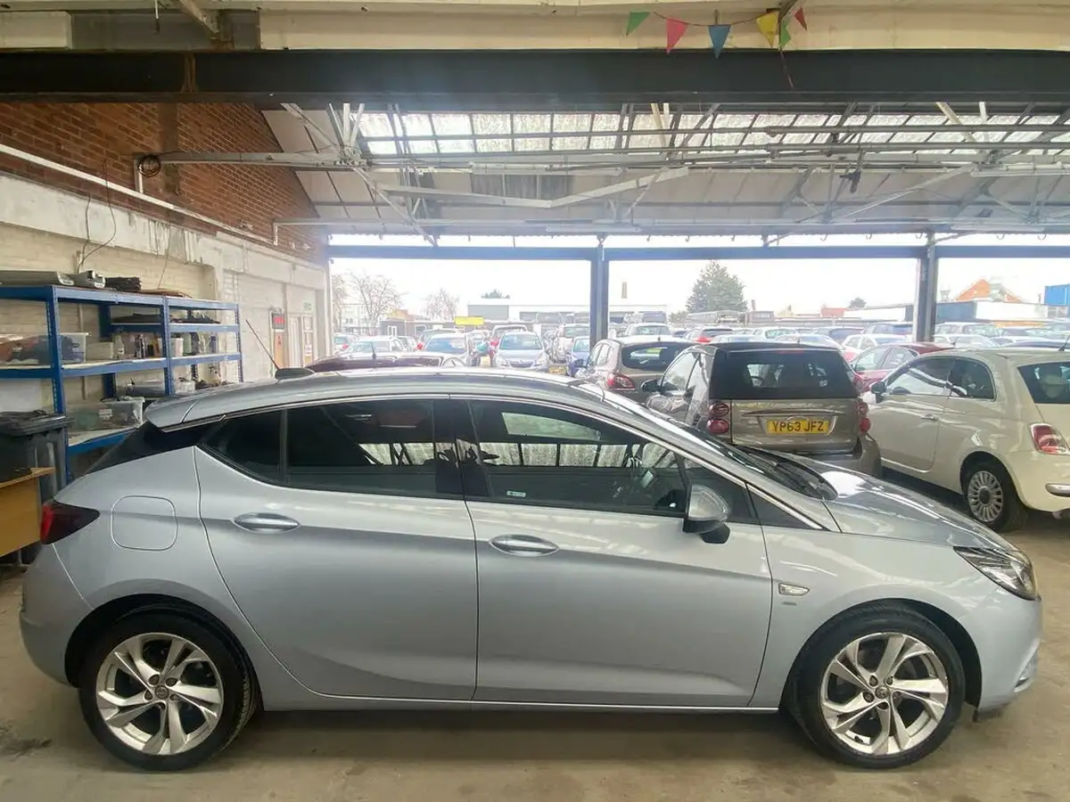 2017-vauxhall-astra-14i-sri-hatchback-big-5