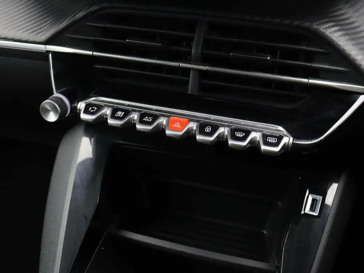 2023-peugeot-208-12-puretech-active-premium-100ps-big-28