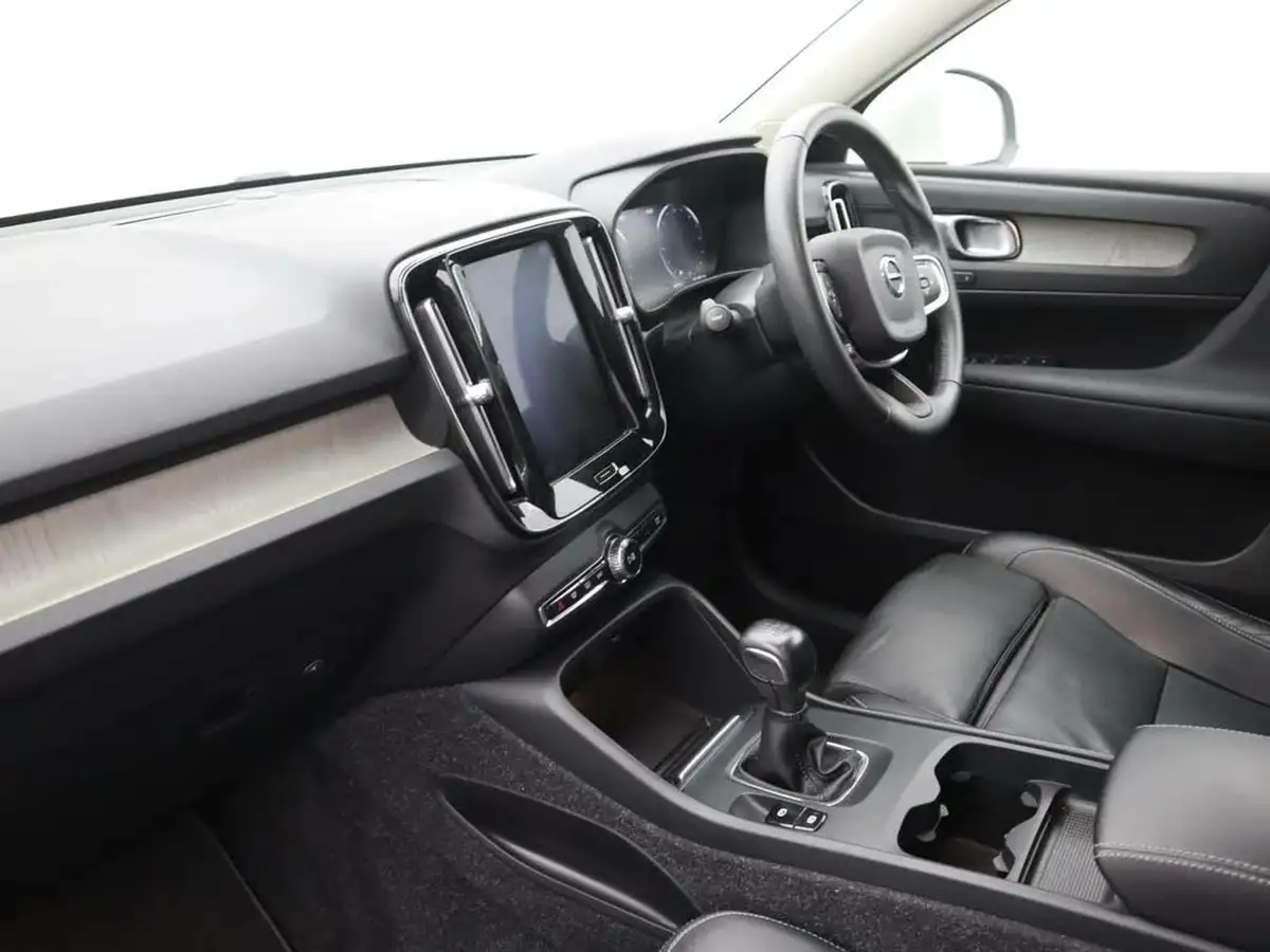 2020-volvo-xc40-20td-d3-inscription-pro-big-14