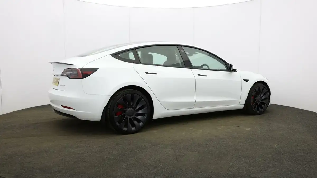 2022-tesla-model-3-e-performance-big-6