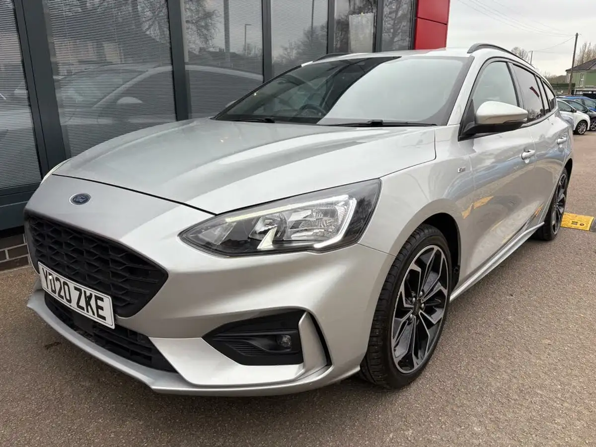 2019-ford-focus-10t-st-line-x-estate-big-3