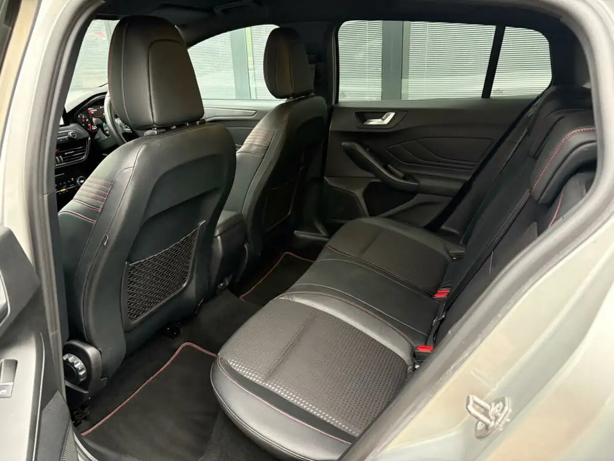 2019-ford-focus-10t-st-line-x-estate-big-27