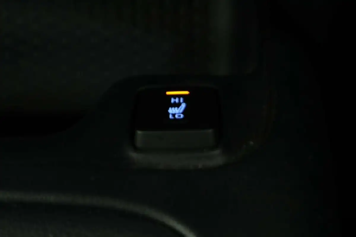 2020-toyota-corolla-18-vvt-i-icon-tech-spare-wheel-touring-sports-5d-big-48