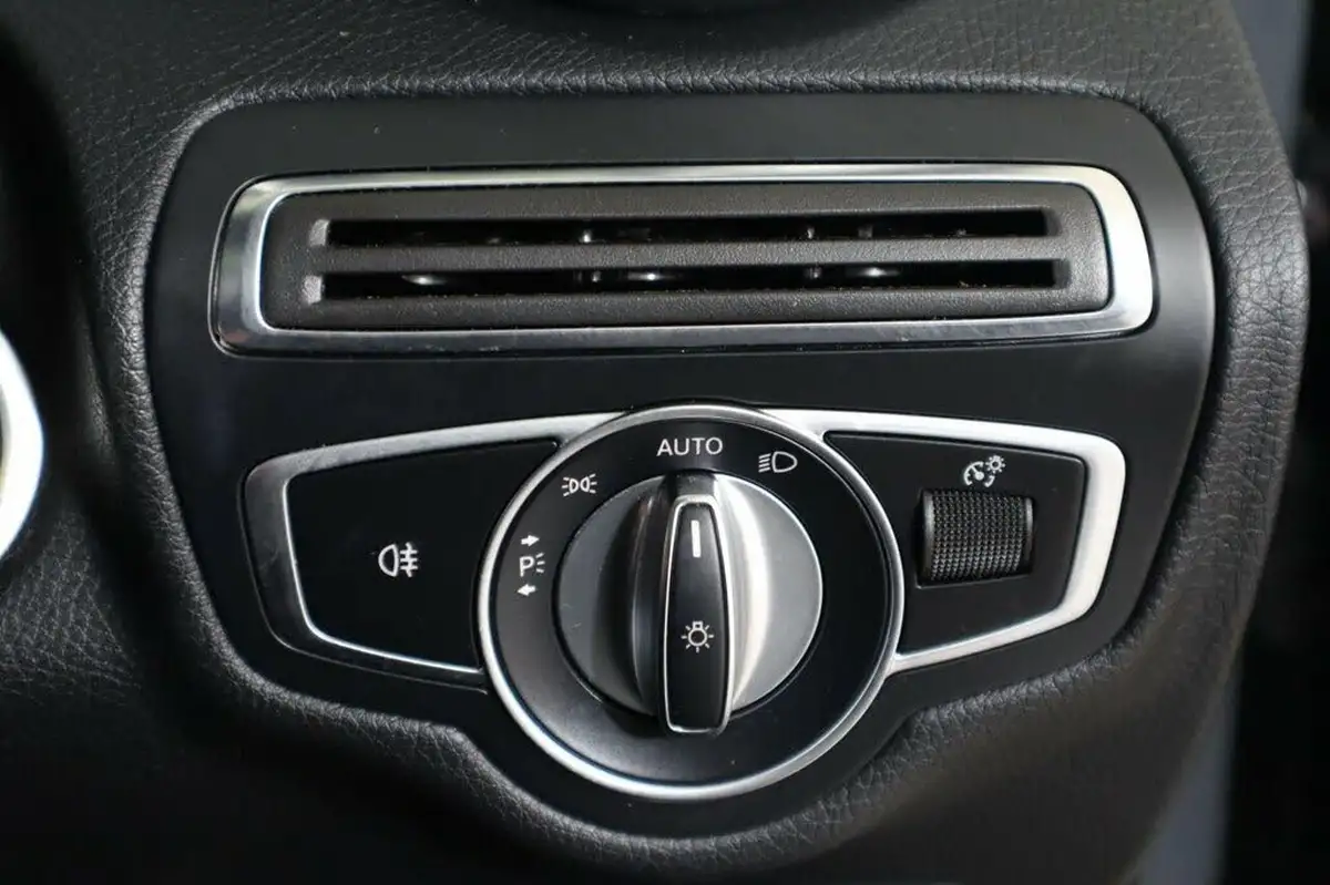 2018-mercedes-benz-c-class-20-c200-amg-line-ss-saloon-4d-9g-tronic-plus-big-23