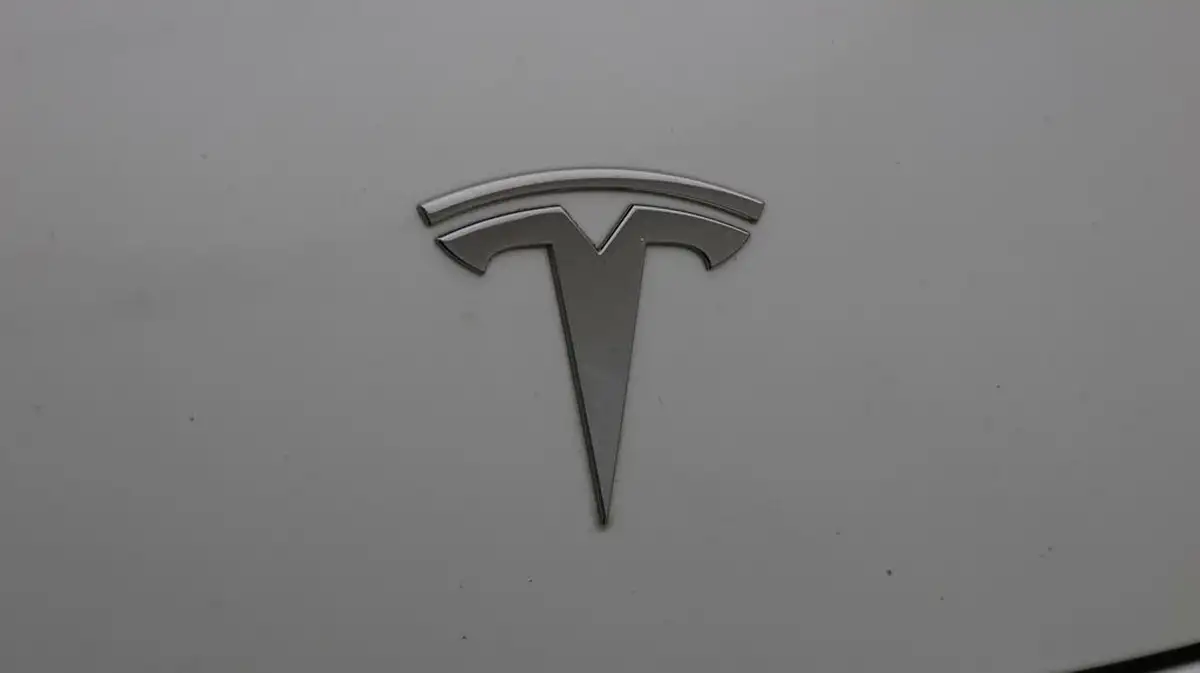 2021-tesla-model-3-e-long-range-awd-big-21