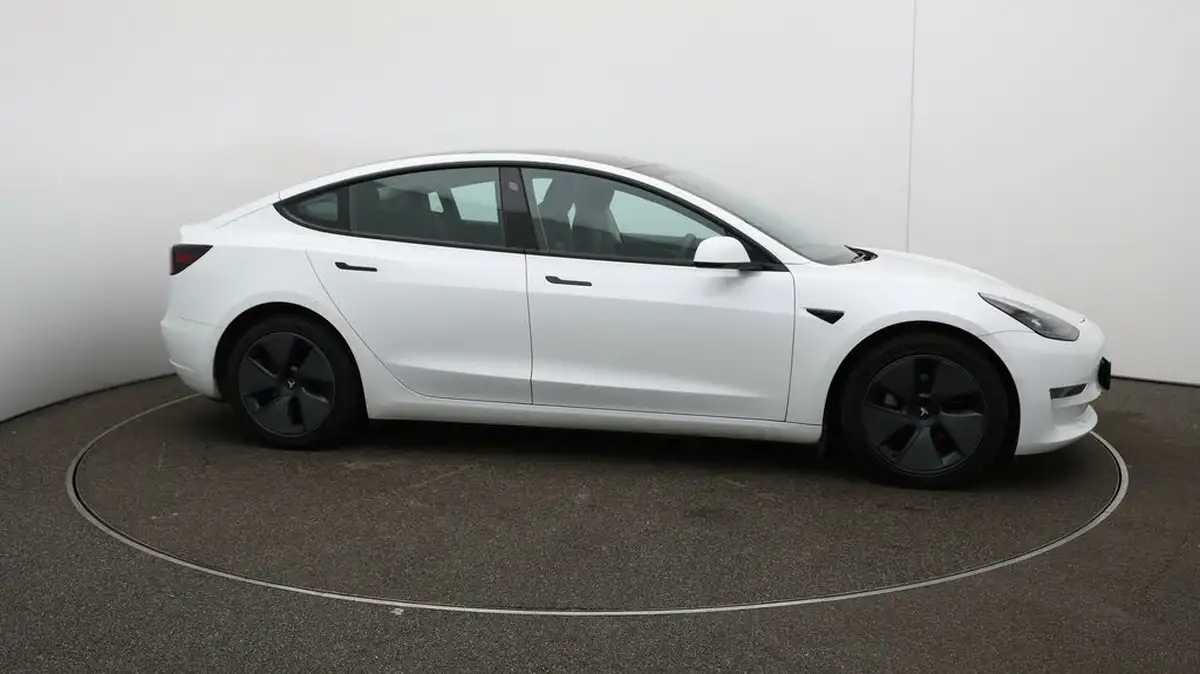 2021-tesla-model-3-e-long-range-awd-big-39