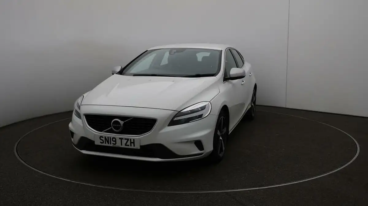 2019-volvo-v40-20-t2-r-design-big-36