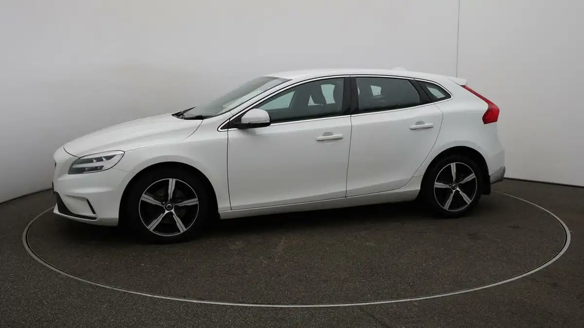 2019-volvo-v40-20-t2-r-design-big-64