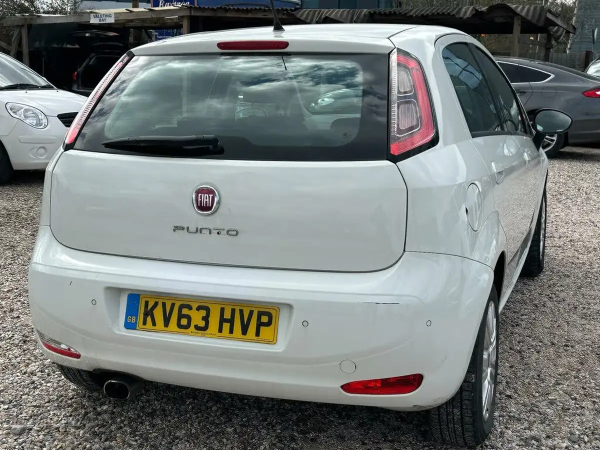 2013-fiat-punto-12-easy-no-ss-5d-big-2