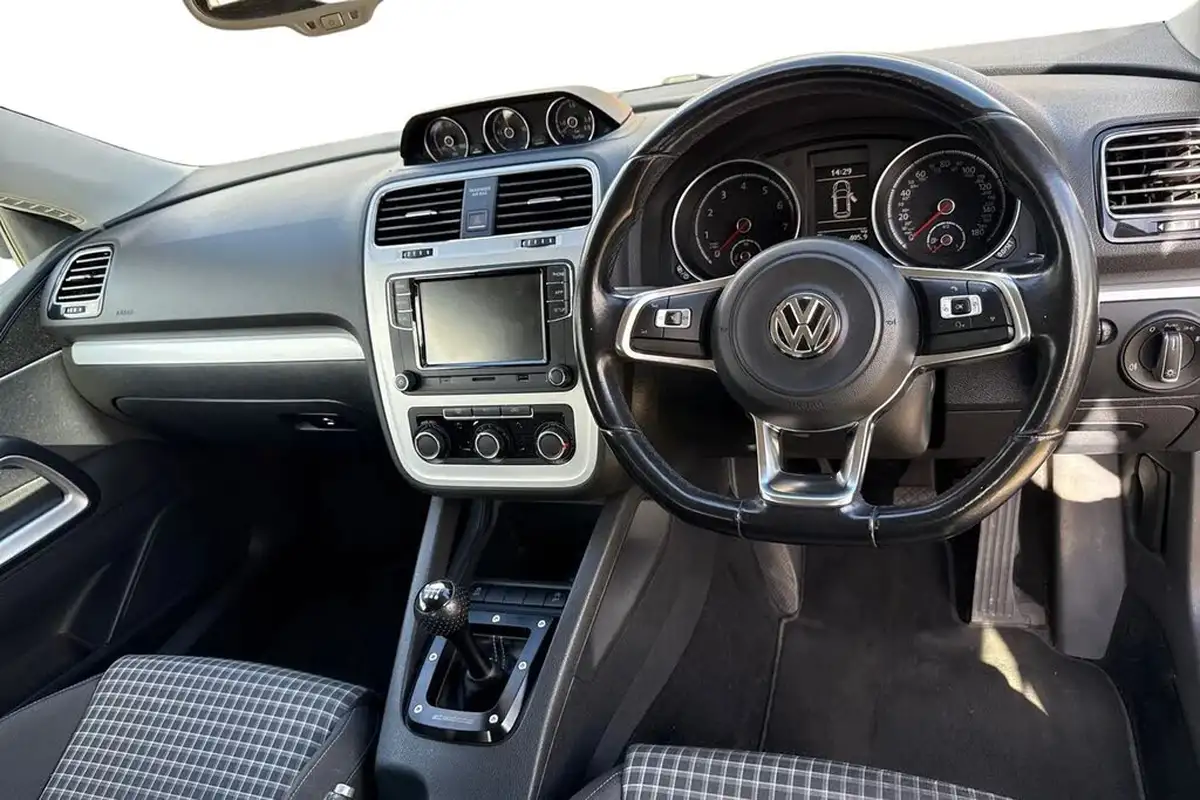 2015-volkswagen-scirocco-14-big-16