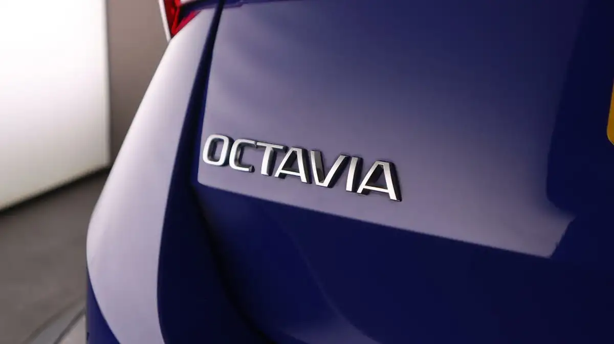 2021-skoda-octavia-20tdi-se-technology-115ps-scr-estate-big-21