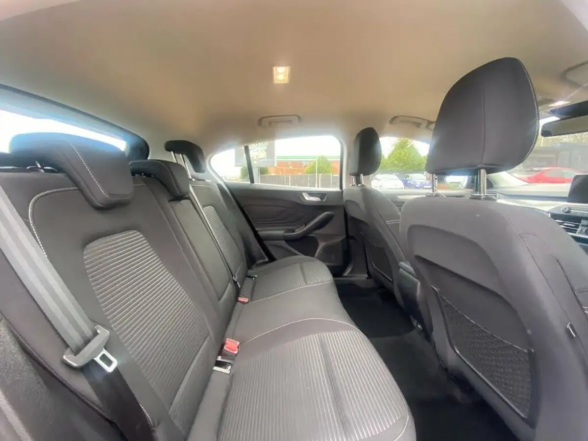 2019-ford-focus-10t-titanium-hatchback-big-24