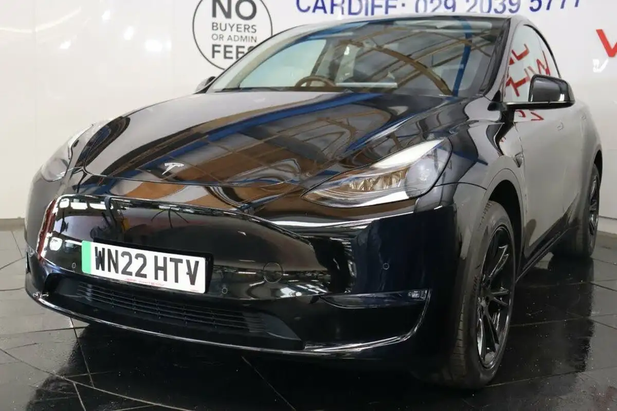2022-tesla-model-y-e-long-range-big-12