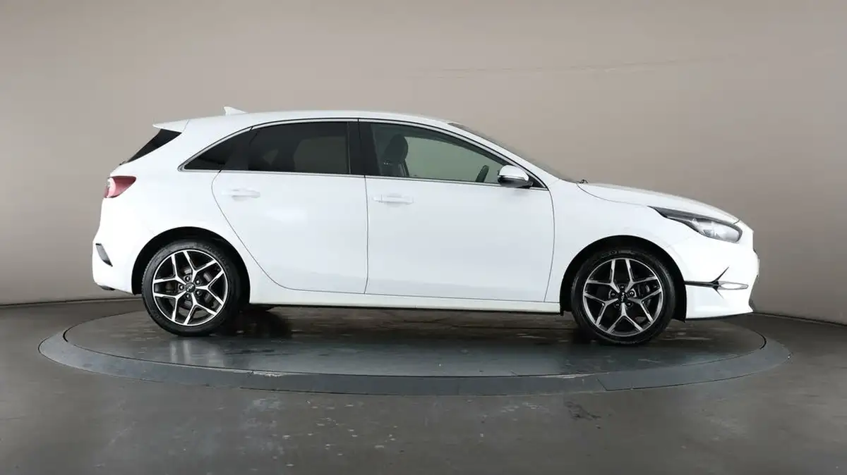 2022-kia-ceed-15-t-gdi-3-hatchback-big-52