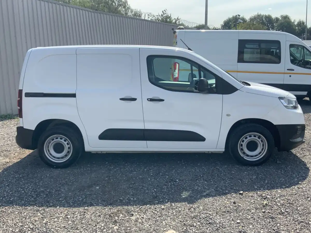 2022-toyota-proace-city-15d-active-big-10