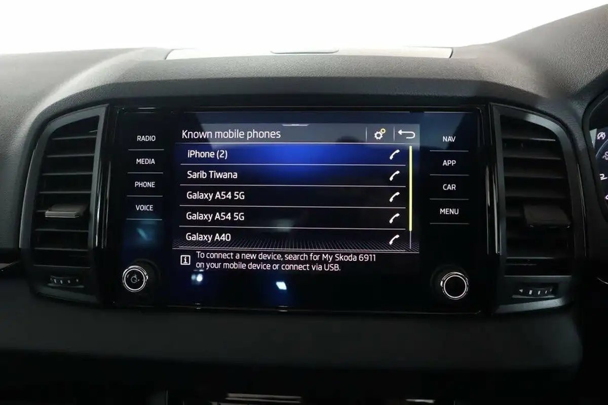 2022-skoda-karoq-15-tsi-sportline-big-47
