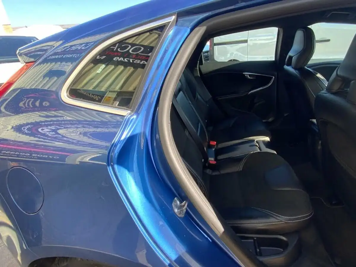 2016-volvo-v40-15-r-design-t2-122bhp-big-28
