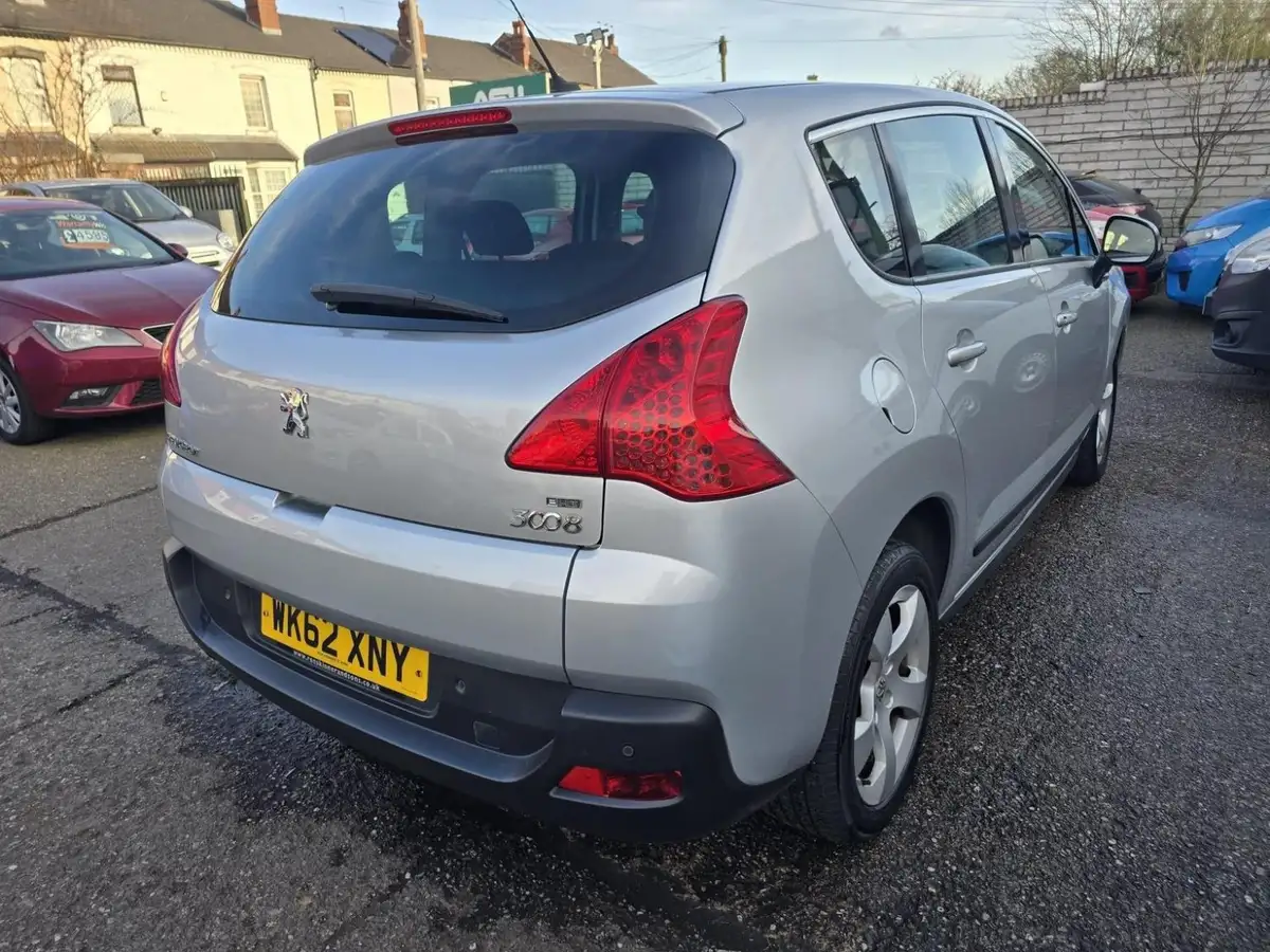 2012-peugeot-3008-crossover-16e-hdi-active-big-2