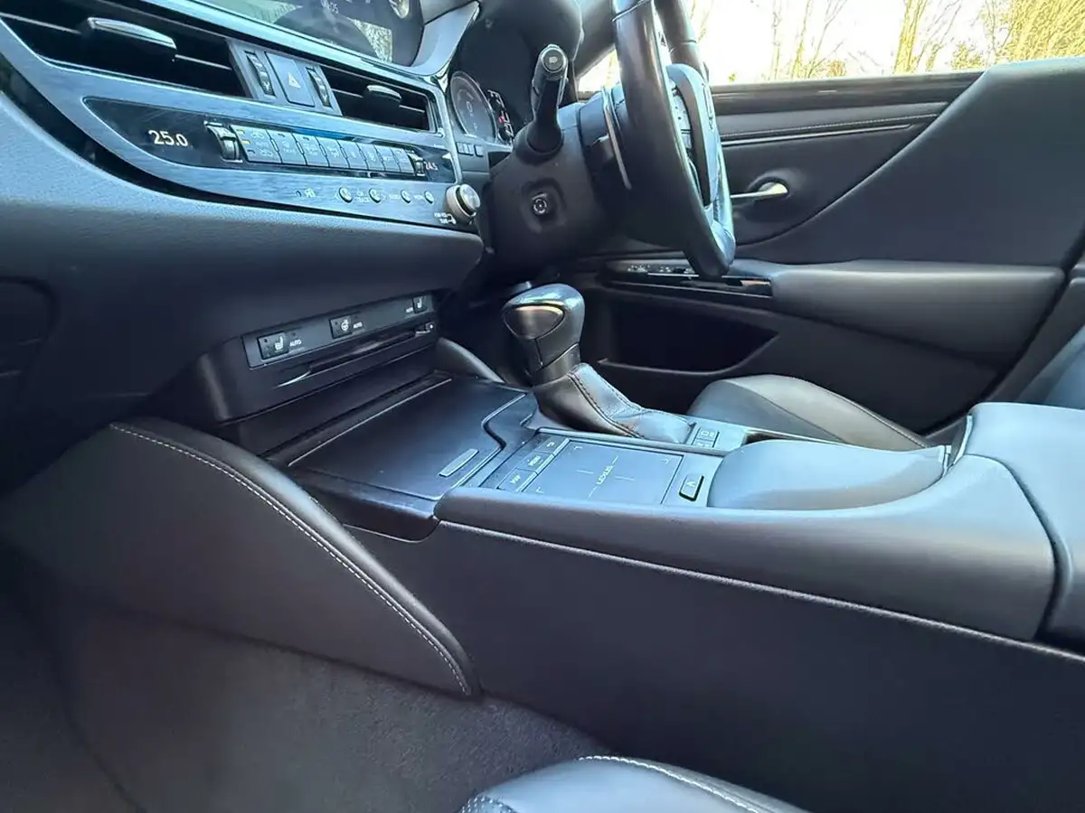 2022-lexus-es-300h-25-es-without-navigation-big-17