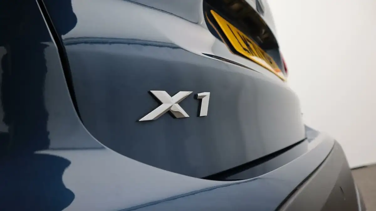 2021-bmw-x1-20-sdrive20i-xline-big-21