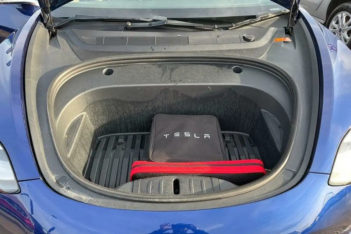 2020-tesla-model-3-e-long-range-big-36