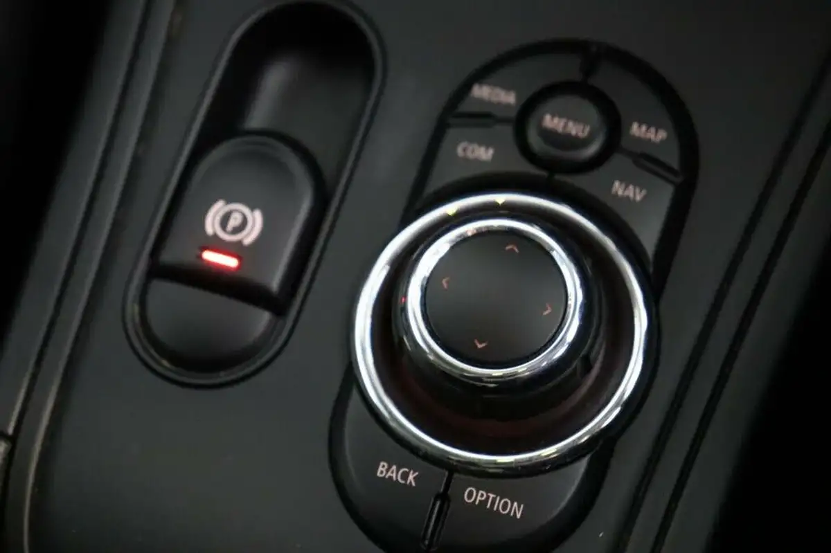 2021-mini-countryman-15-cooper-classic-auto-big-29