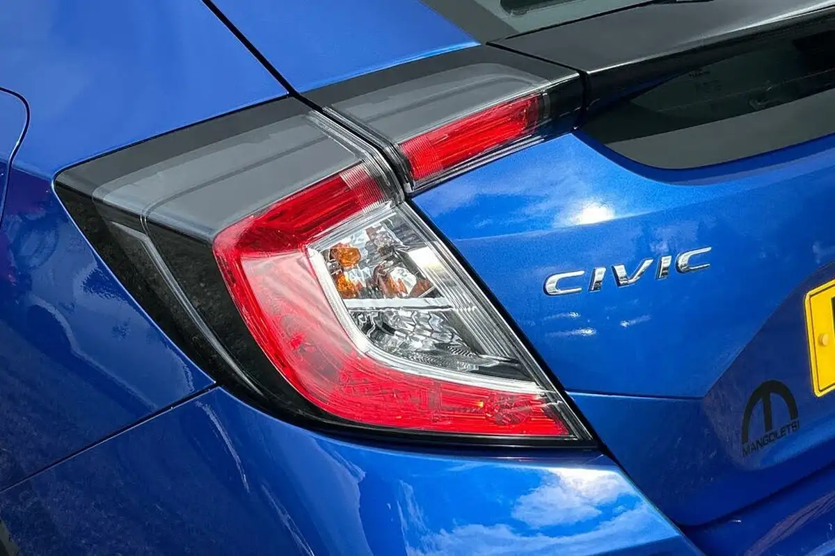 2020-honda-civic-10-vtec-turbo-se-hatchback-5d-cvt-big-26