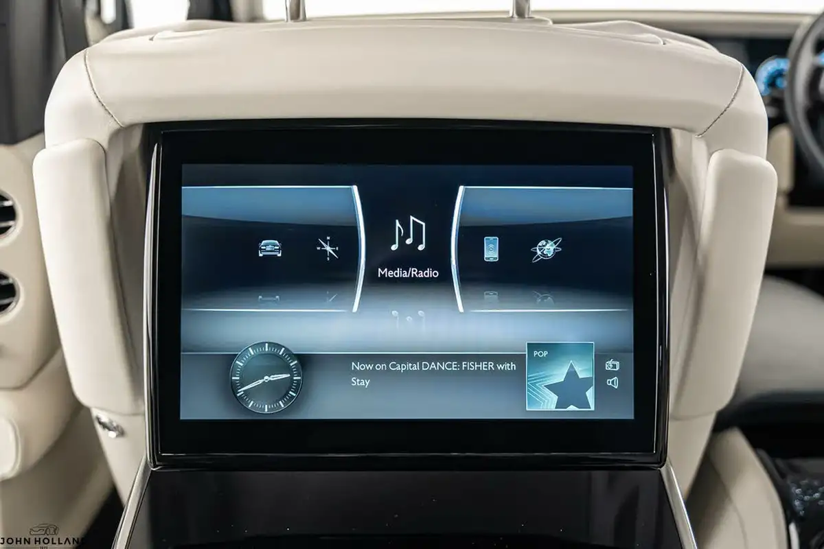 2019-rolls-royce-phantom-67-big-26
