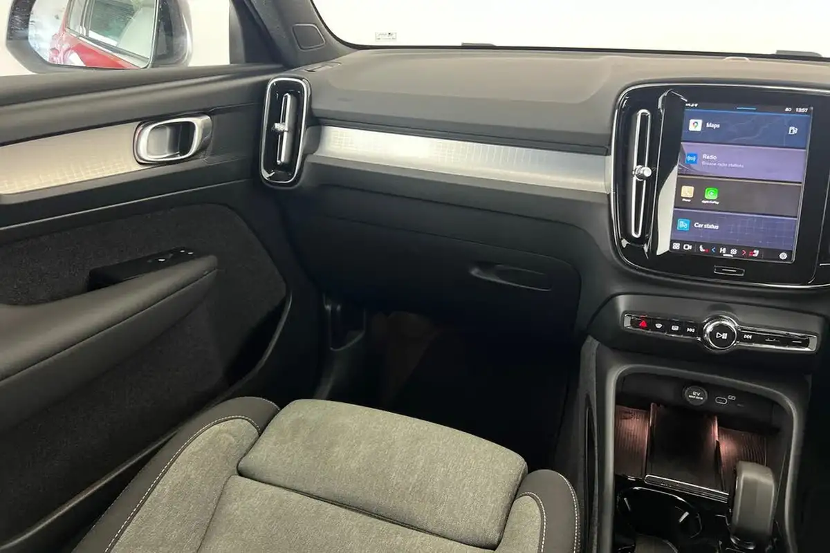 2023-volvo-xc40-20-b3-plus-big-27