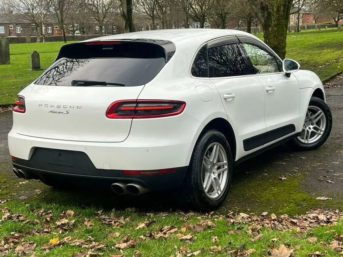 2015-porsche-macan-30-s-big-19