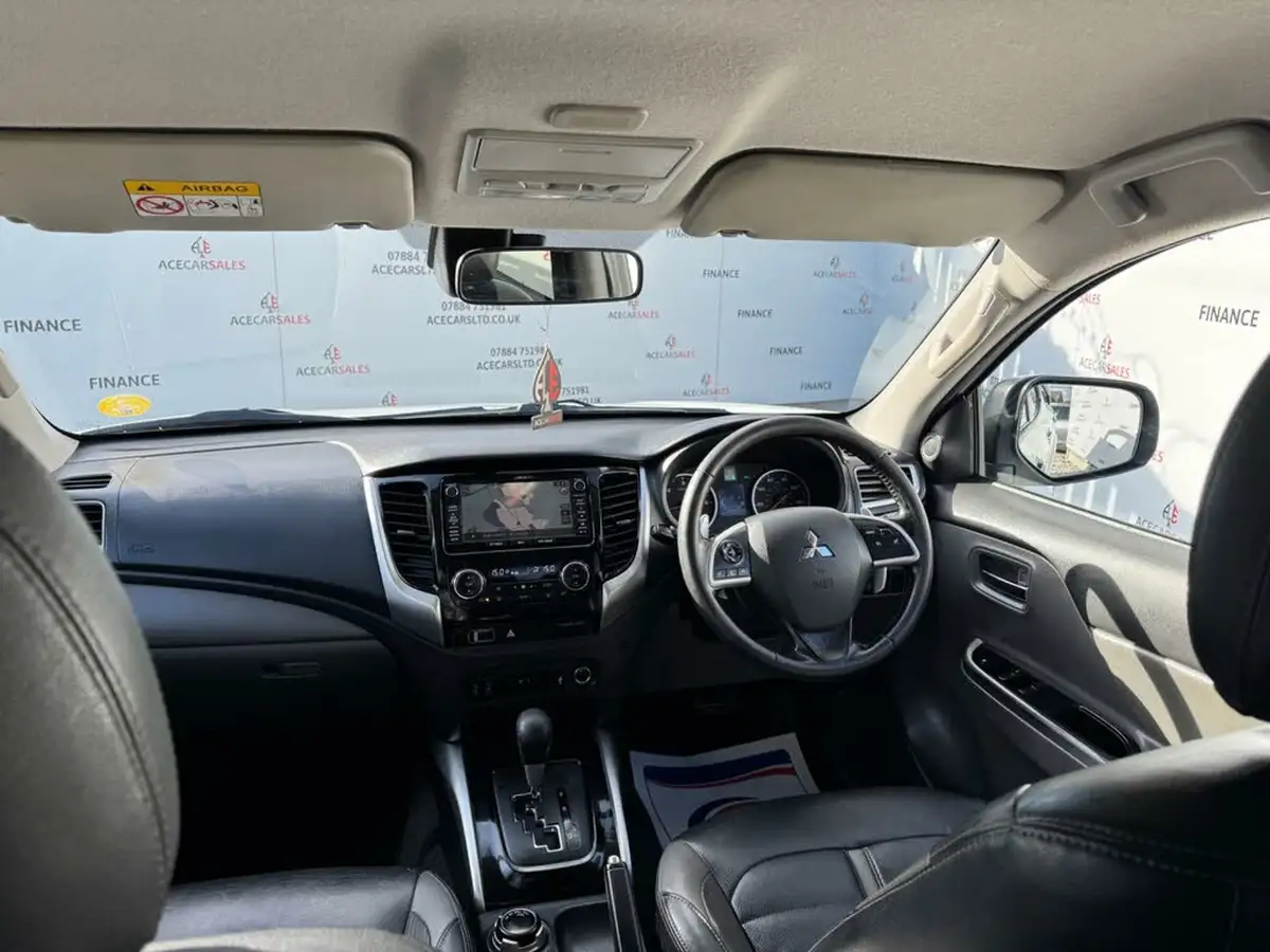 2015-mitsubishi-l200-24di-d-barbarian-auto-big-18