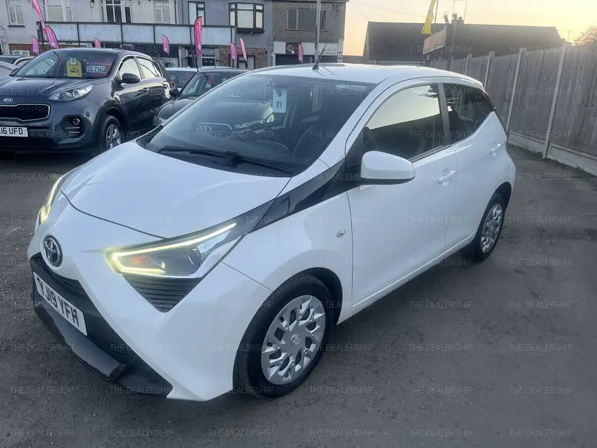 2019-toyota-aygo-10-vvt-i-x-play-big-2