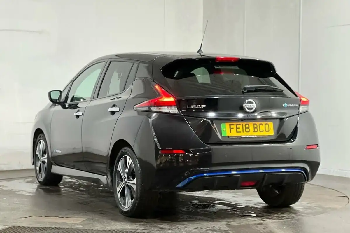 2018-nissan-leaf-e-tekna-110kw-big-14
