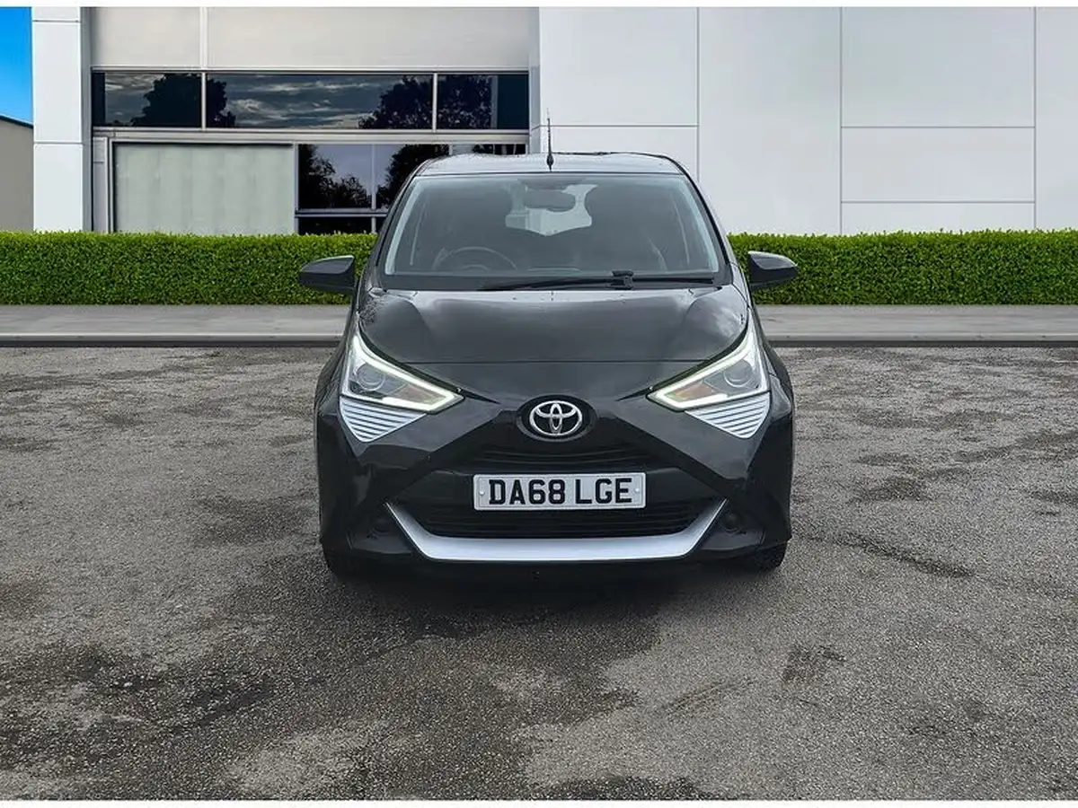 2019-toyota-aygo-10-vvt-i-x-play-big-1
