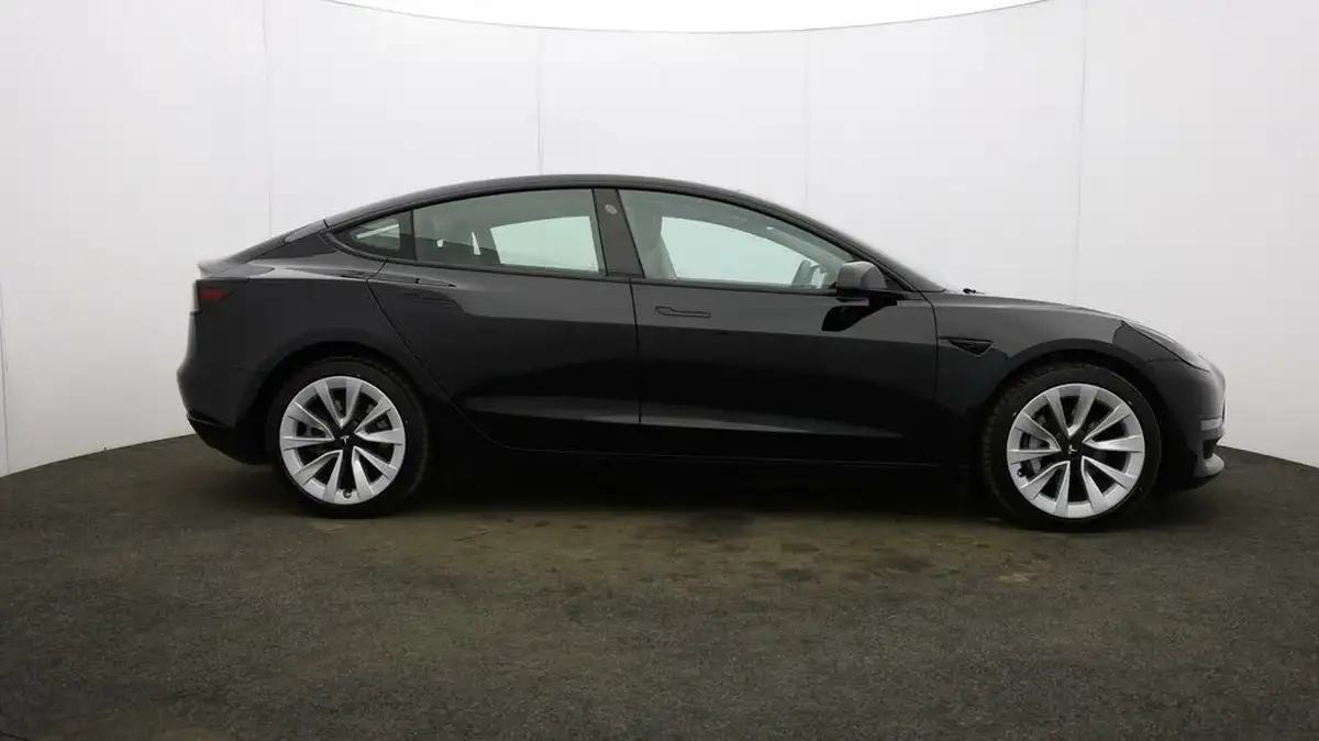 2022-tesla-model-3-e-long-range-big-44