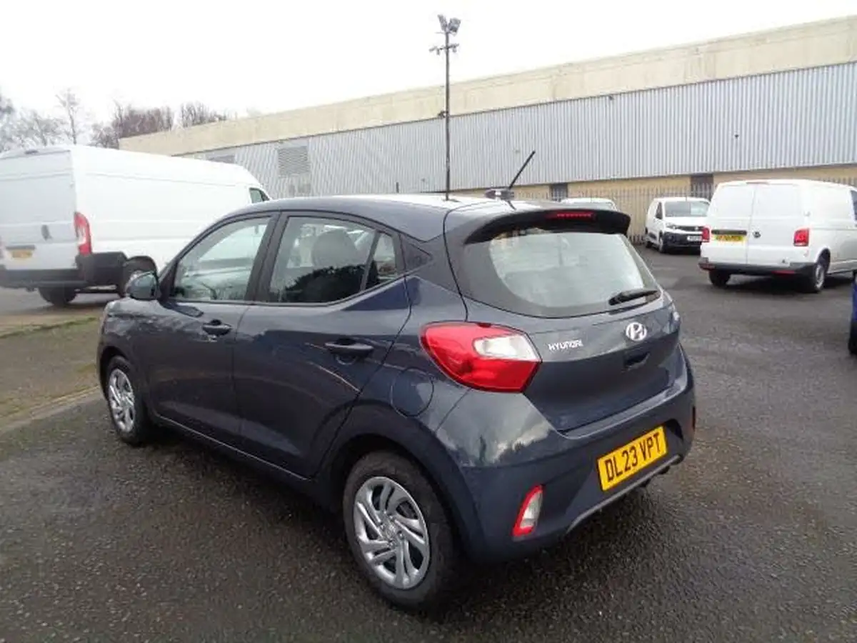 2023-hyundai-i10-10-se-big-5