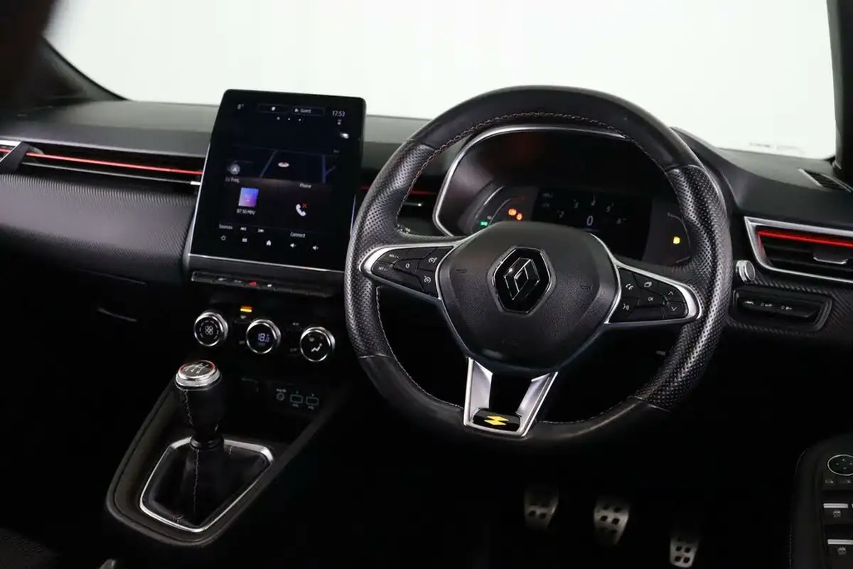 2021-renault-clio-10-tce-rs-line-100bhp-big-12