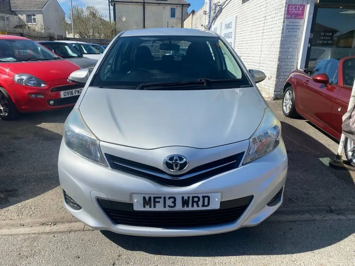 2013-toyota-yaris-133-tr-vvt-i-5d-big-1