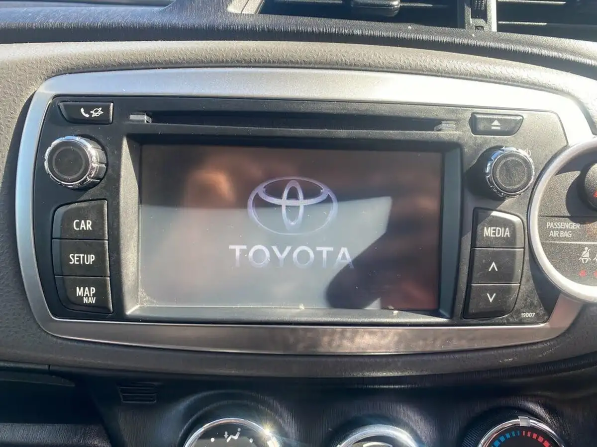 2013-toyota-yaris-133-tr-vvt-i-5d-big-25