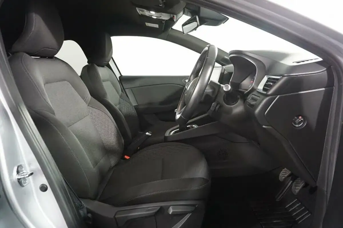 2020-renault-clio-10-sce-iconic-75bhp-big-8