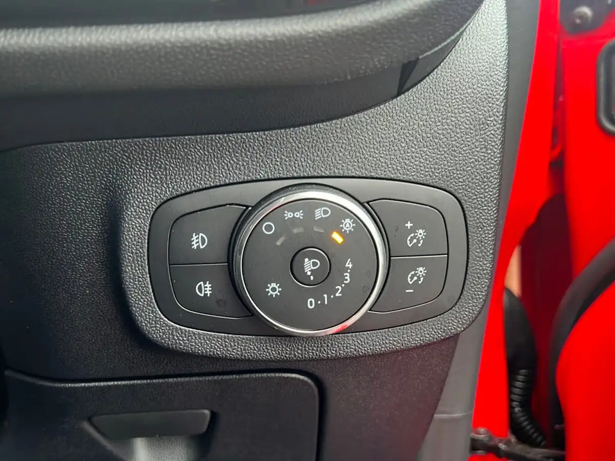2023-ford-fiesta-big-34