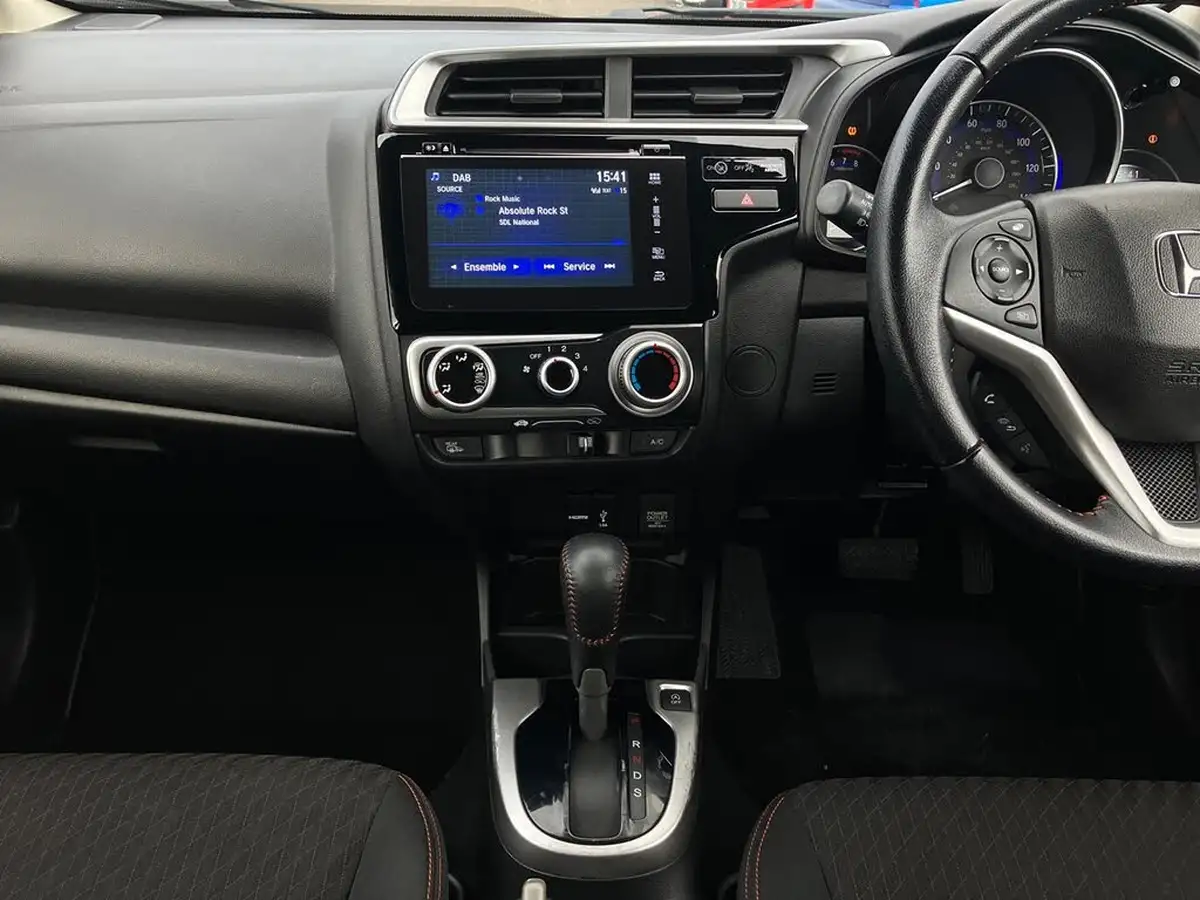 2019-honda-jazz-15-i-vtec-sport-cvt-big-16