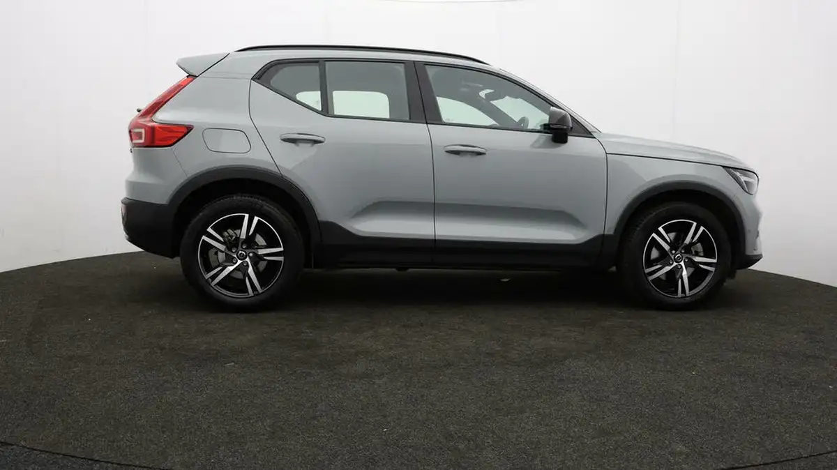 2023-volvo-xc40-20-b3-plus-big-36