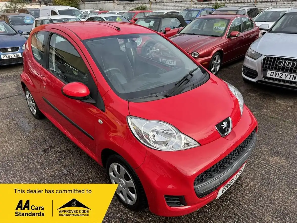 2011-peugeot-107-10-urban-12v-3d-big-0