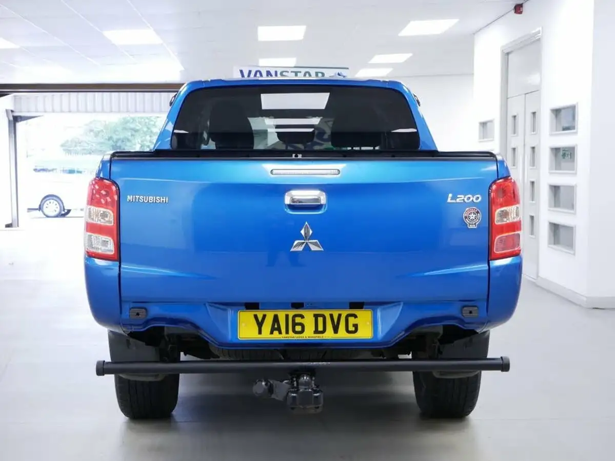 2016-mitsubishi-l200-24di-d-titan-big-19