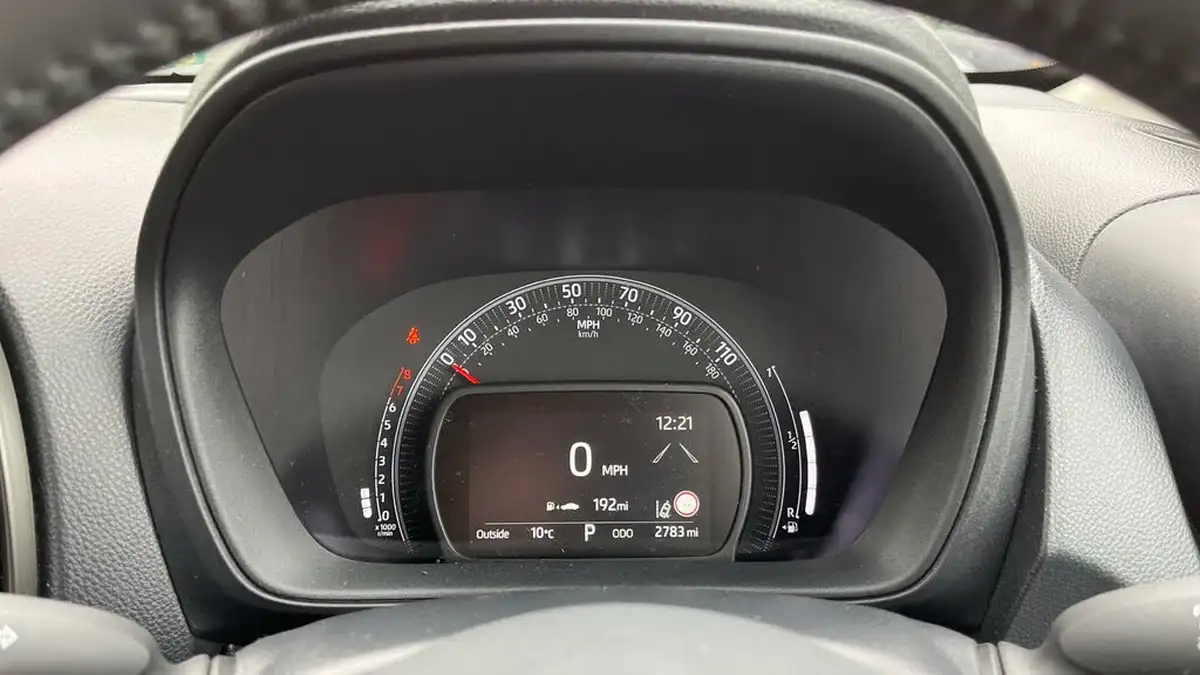 2023-toyota-aygo-x-10-vvt-i-pure-cvt-big-8