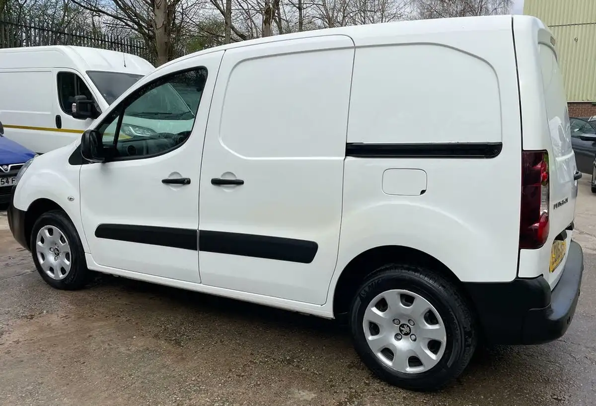 2016-peugeot-partner-16bluehdi-professional-l1-100eu6-854-big-11