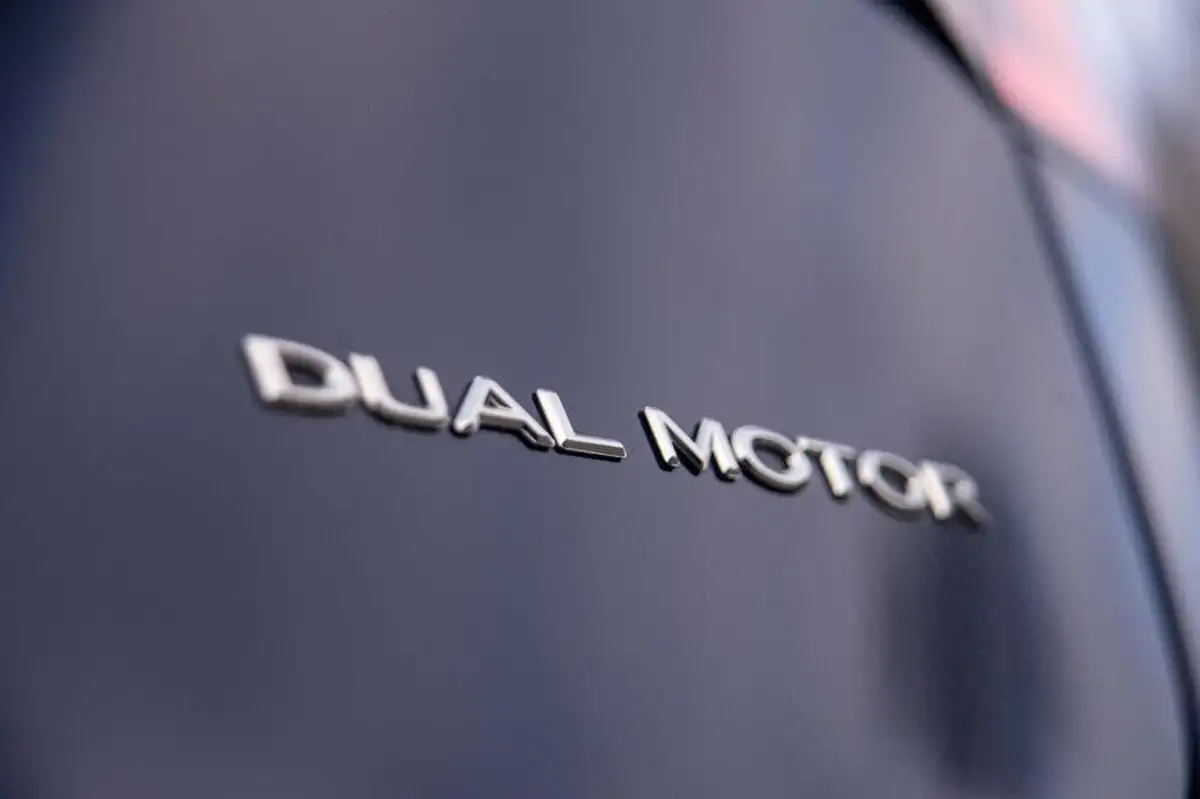 2020-tesla-model-3-e-long-range-big-7