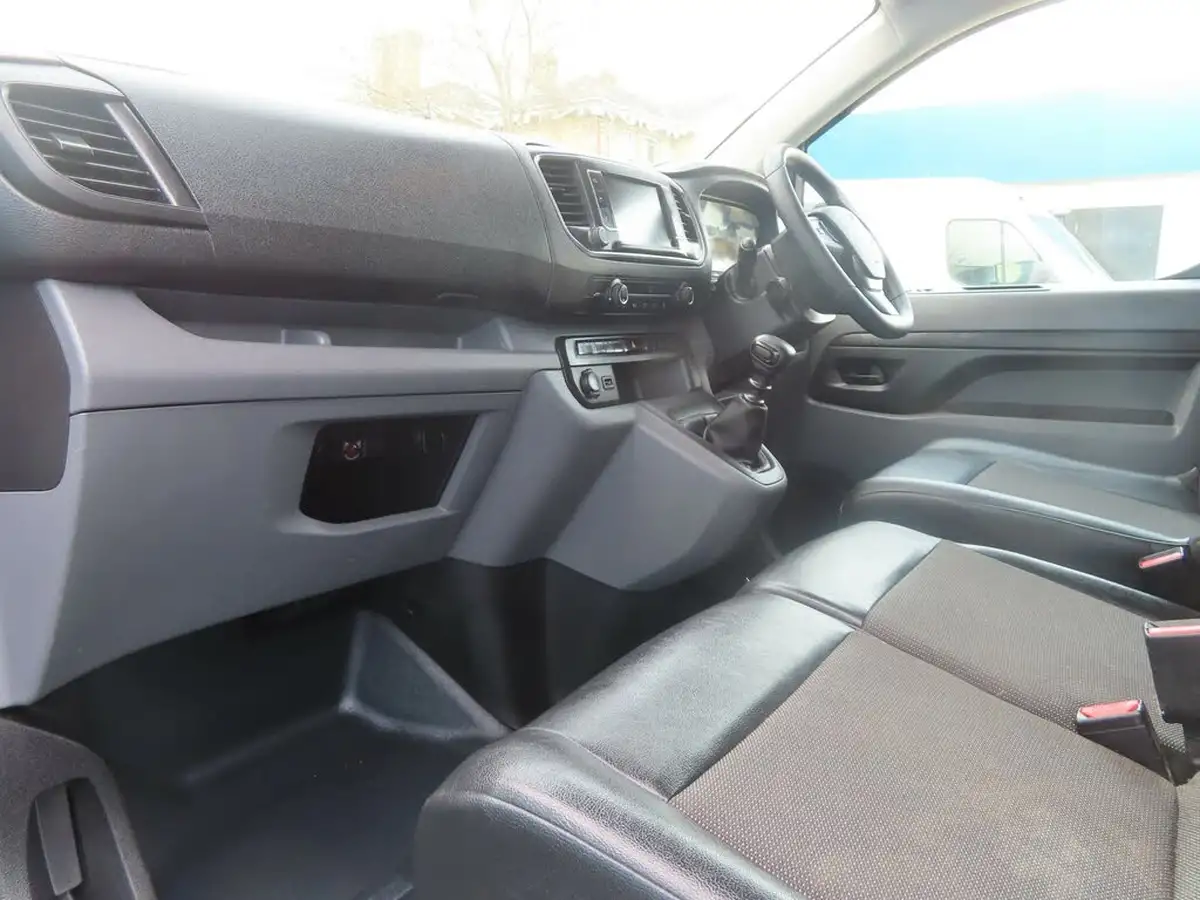 2021-vauxhall-vivaro-20td-3100-l1h1-sportive-120pseu6dt-big-39