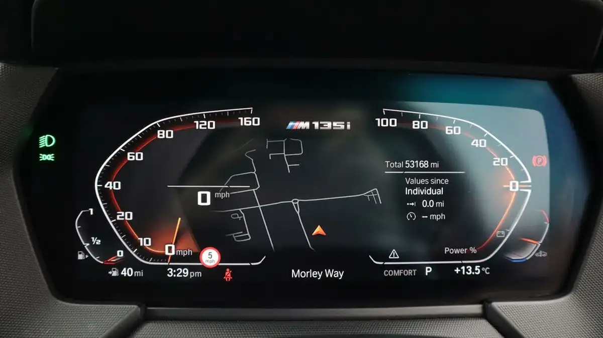 2021-bmw-1-series-20-m135i-xdrive-big-10